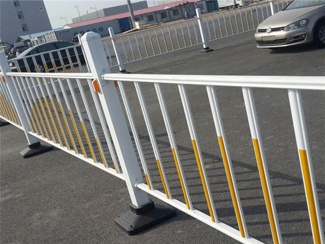 市政道路護(hù)欄圖片4 市政道路護(hù)欄圖片4